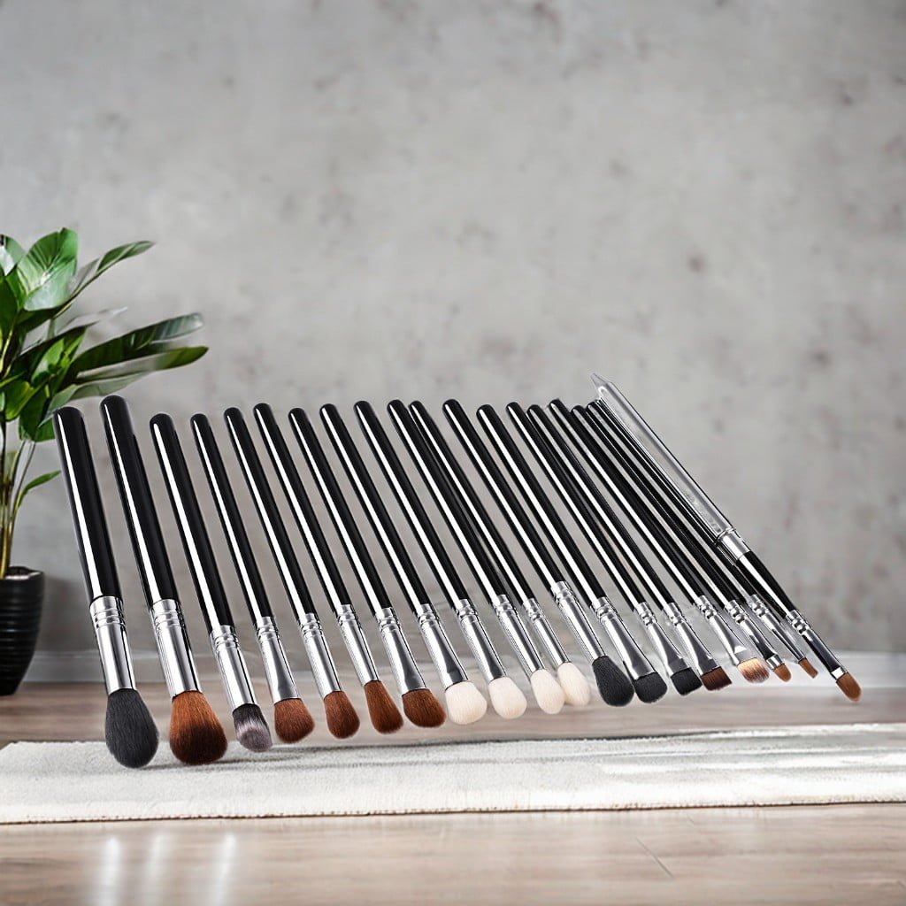 Complete Cosmetic Brush Set with Black Wooden Handle