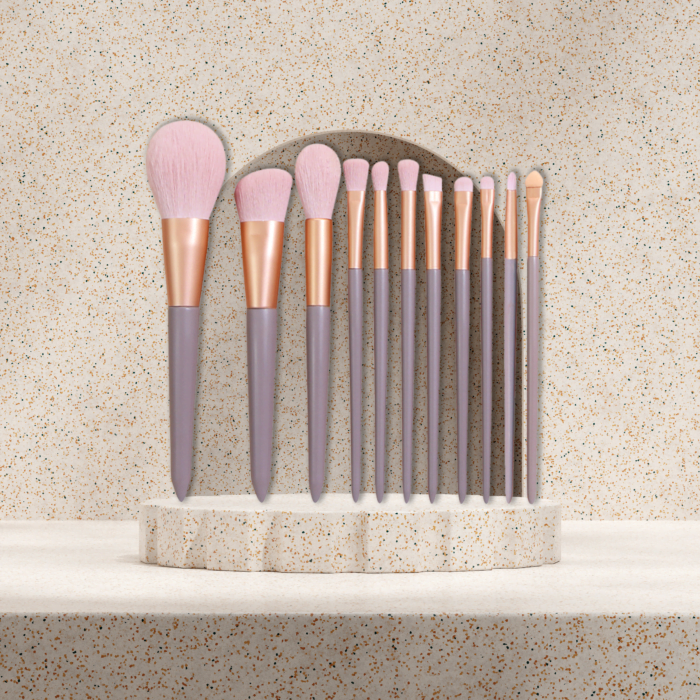 Set of 11 cream tea makeup brushes with wooden handles