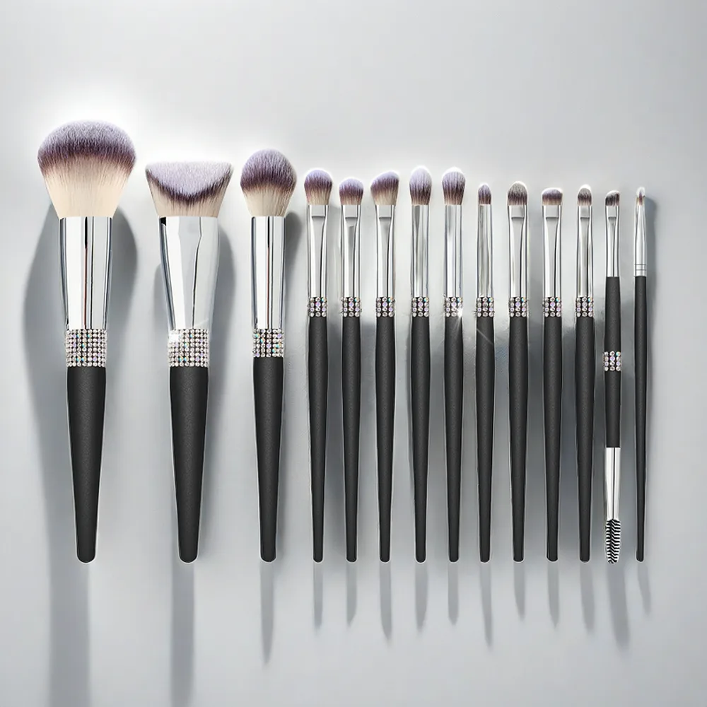 Matte black and silver tube makeup brush - DADA Matte black and silver tube makeup brush